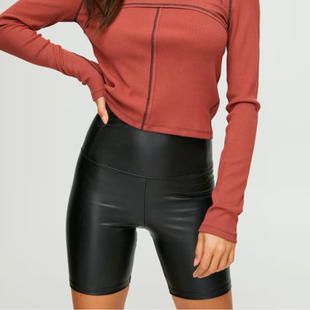 Aritzia Wilfred Free Daria Vegan Leather Bike Short Black Size Medium